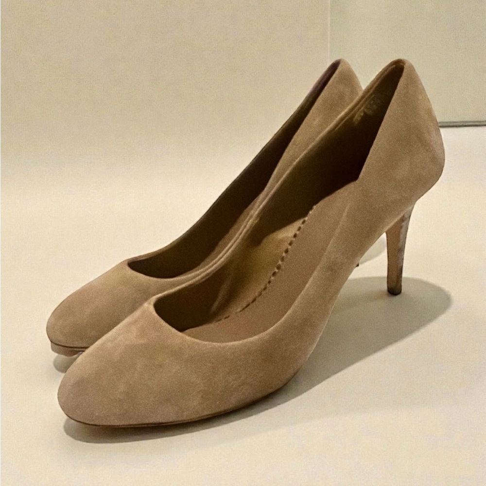 Tory‎ Burch Classic Tan Suede Heels 9.5M
